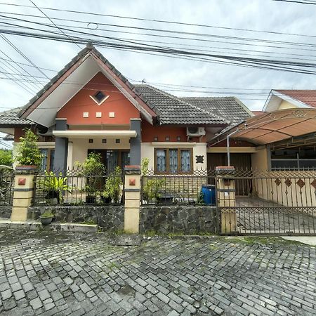 Mutiara Babarsari Homestay Jogja 日惹 外观 照片