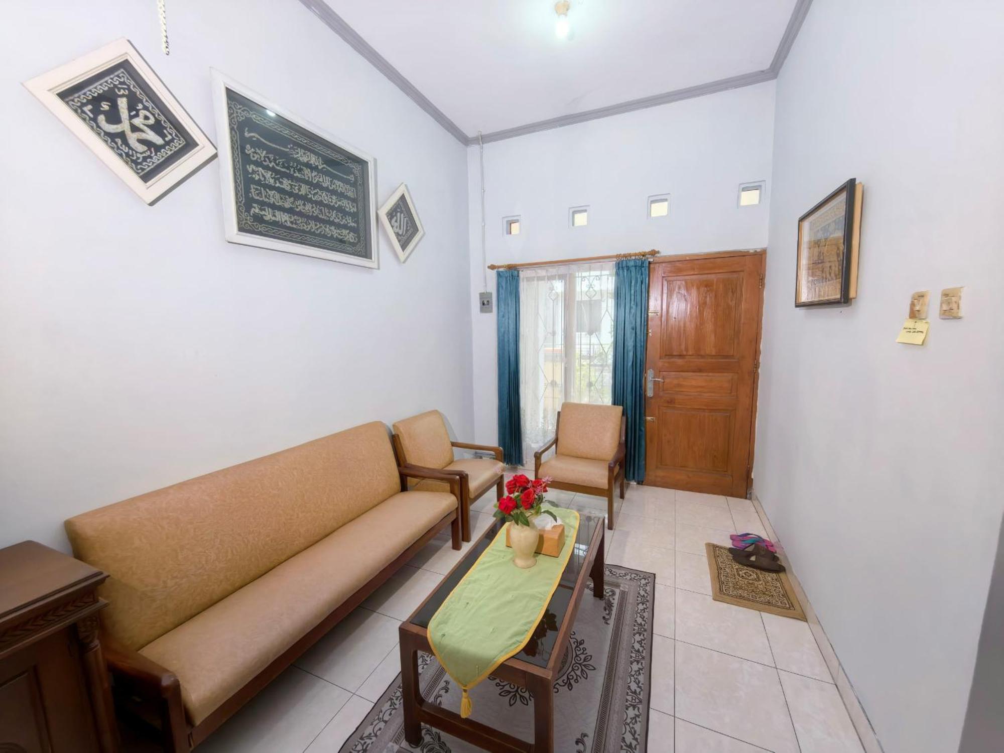 Mutiara Babarsari Homestay Jogja 日惹 外观 照片